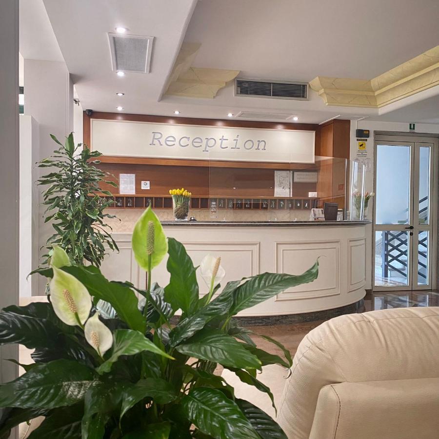 Porto Cesareo Hotel Esterno foto